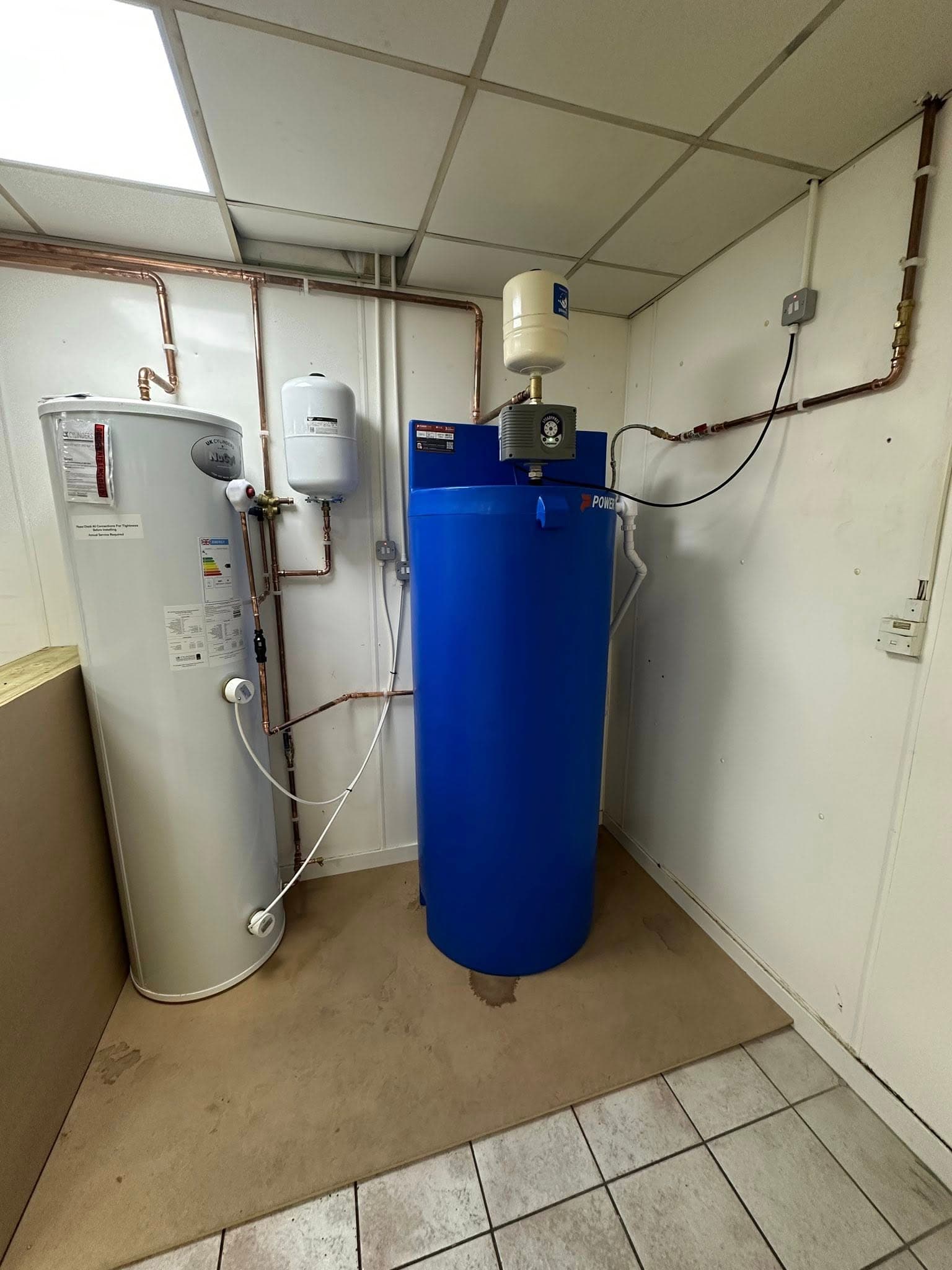 Commercial plumbing system installation and maintenance